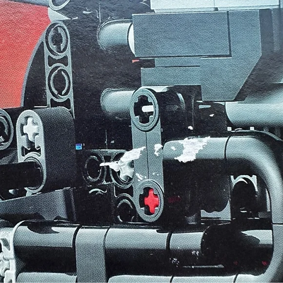 LEGO Technic The Batman Batcycle 42155 - Picture 9 of 10